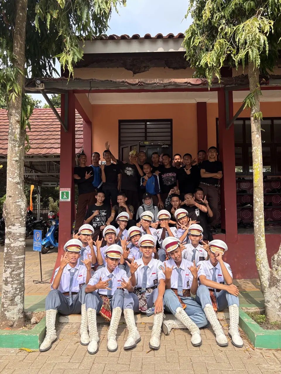 Kebersamaan siswa dalam kegiatan Paskibra